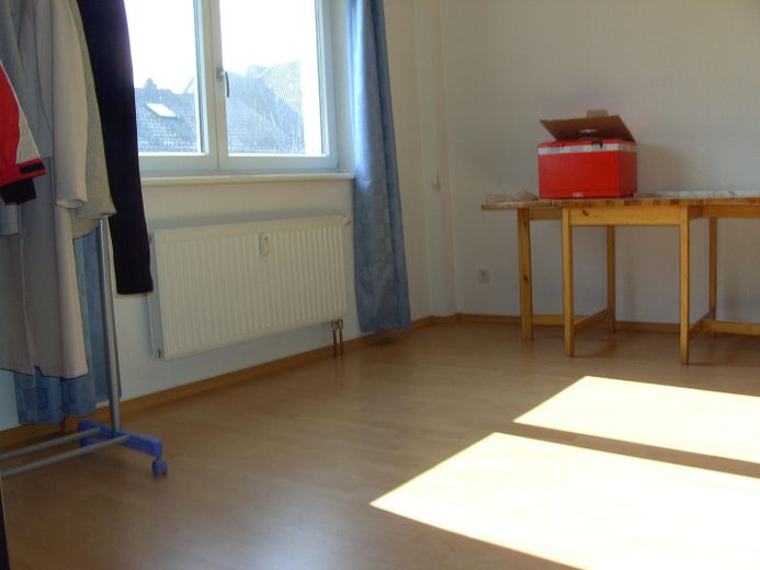 Vöhringen'de büyük potansiyele sahip çok yönlü çok aileli ahşap karkas ev – Komisyonsuz – OG re Zimmer 3