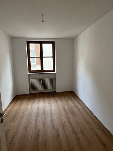 Ampio appartamento di 4 locali nel centro storico di Landshut – Kind