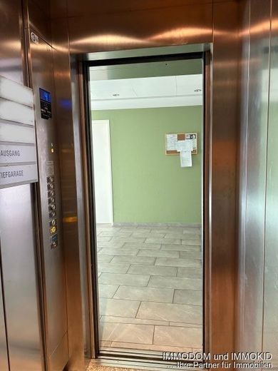 2-Zimmer-Dachgeschoss-Maisonetten-Wohnung mit BALKON und EINBAUKÜCHE mitten im Herzen von Zwickau – Personenaufzug (2)