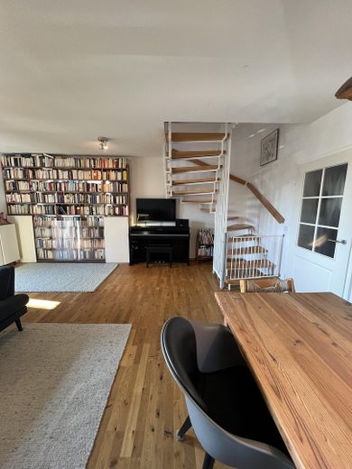 Moderne 4-Zimmer Maisonette-Wohnung mit Balkon und Tiefgarage in Nidderau Eichen – Wohn-/Esszimmer