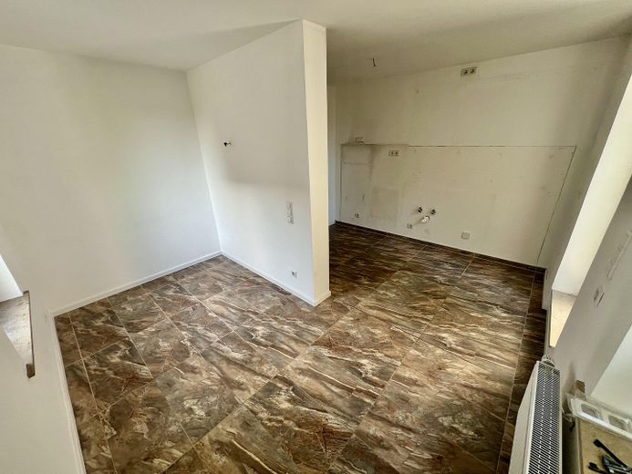 Mieszkanie 4-pokojowe | Balkon | duża kuchnia | pomieszczenie gospodarcze | miejsce parkingowe – Küche mit Essbereich