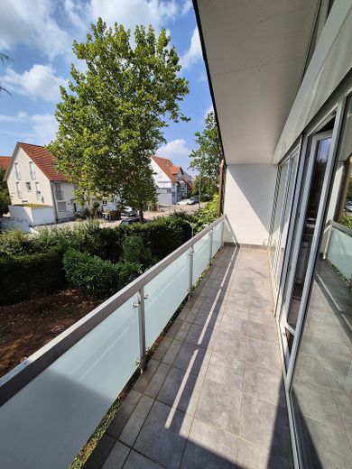 Miejsce dla rodziny – środkowy segment domu szeregowego z ogrodem, balkonem, garażem i instalacją fotowoltaiczną – Balkon