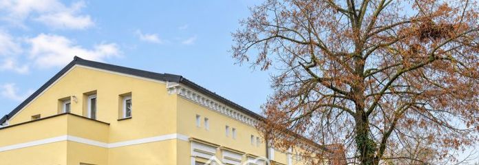 2,5-Zimmer-Hochparterrewohnung mit Kamin auf Vierseitenhof