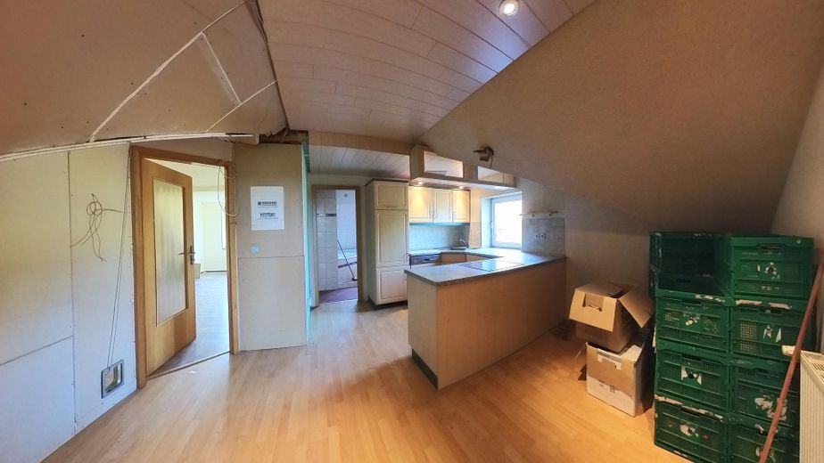 12 Zimmer | 164 m² | Doppelhaushälfte mit Entwicklungspotenzial nahe der Müritz- provisionsfrei – Küche/Flur DG zum WZ und Bad
