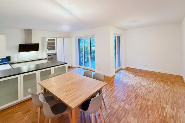 Freshly renovated in Othmarschen: 4 rooms, each with a garden door – commission-free
