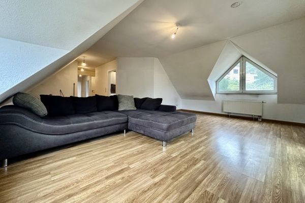 +++ Großzügige 2-Zimmer-Dachgeschosswohnung mit Balkon +++