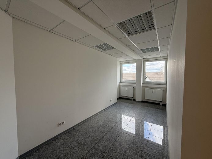 Praxis- und Büroobjekt in zentraler Lage und barrierefreiem Zugang – Foto 8