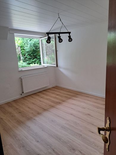 Komisyonsuz & müstakil: Dieburg’un en iyi konumunda geniş aile mutluluğu! – Büro Souterrain