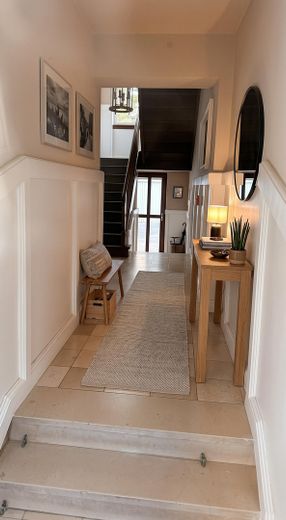 Provisionsfrei: Stilvolle 3-Zimmer-Wohnung mit Balkon in der Mainzer Neustadt – Treppenhaus