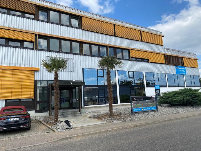 Produktion/ Lagerhalle mit 2 Büros – Außen Ansicht