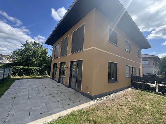 Traumhafte 4 Raumwohnung mit großem Garten in einer Villa – Foto 4