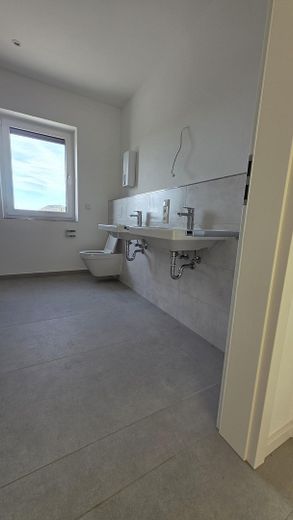 Penthousewohnung in Trier-Quint, Neubau Erstbezug, sonnige ruhige Lage – Hauptbad 7,50 m²
