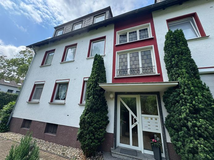 Attraente appartamento di 3 locali appena ristrutturato in un condominio ben tenuto – gepflegtes Mehrfamilienhaus