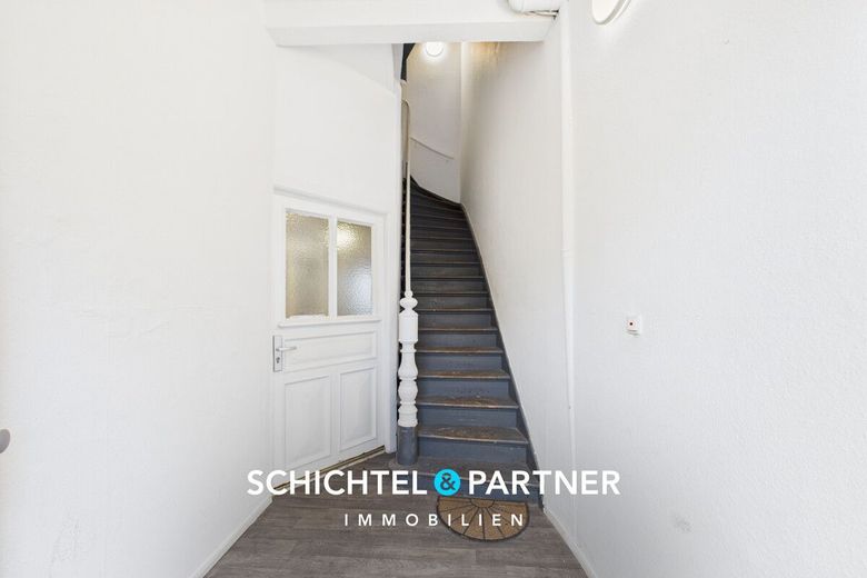 Lindenhof | Geräumiges Reihenmittelhaus Nähe Waterfront mit Ausbaupotenzial – S&amp;P | Eingangsbereich
