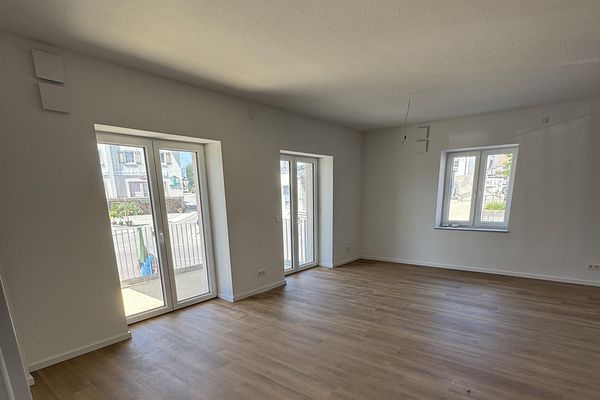 Erstbezug kernsanierte Wohnung 113m2 3,5-Zimmer NEU mit großem Balkon