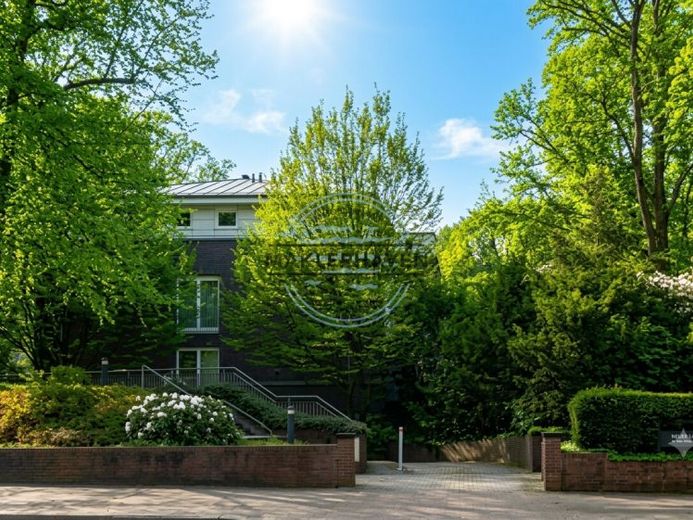 Gelegenheit ! Stilvoll Wohnen im Erdgeschoß am Teetzpark: Ihre Ruhe-Oase mit direktem Alsterzugang – Foto 1