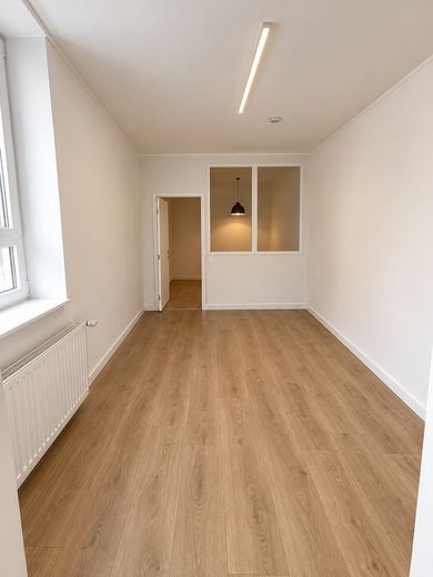 Effizient nutzbare Bürofläche / Atelier mit 80 m² (teilbar) in Krefeld – Lager hinten - KI-Vorschau