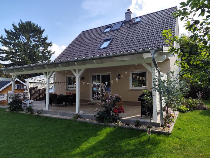 Charmantes Einfamilienhaus in ruhiger 2. Reihe – Terrasse Gartenblick