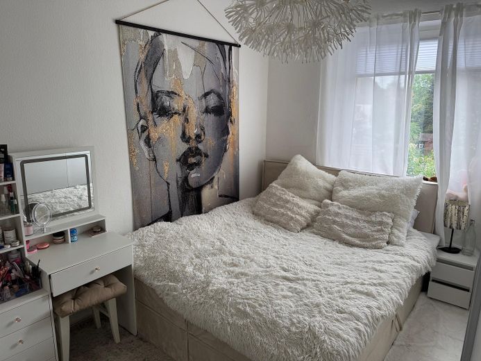 Kleines MFH mit drei Wohnungen und Garten - Bremen-Osterfeuerberg – Schlafzimmer 1. OG