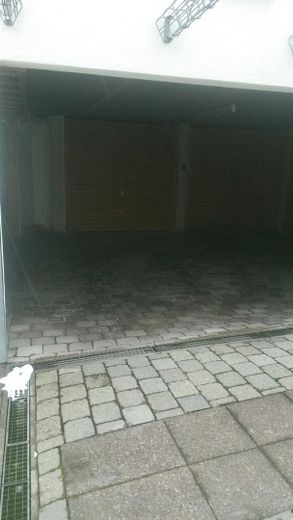Recherche de stationnement terminée – garage individuel disponible dans une résidence bien entretenue – Photo 2