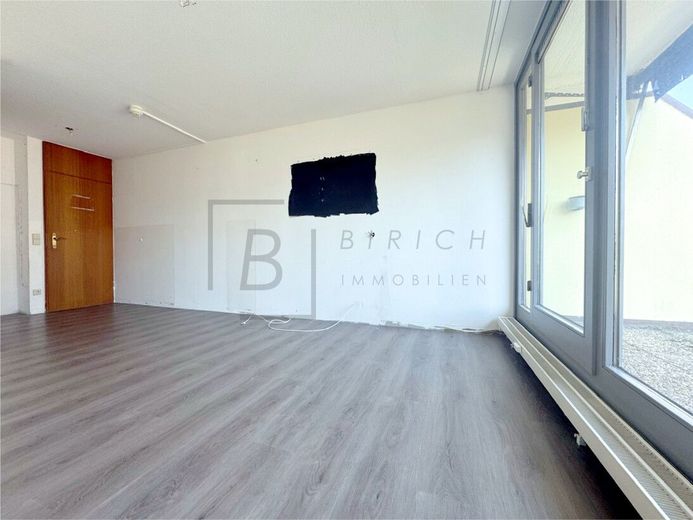 Kompaktes Mikro-Apartment mit Balkon in direkter Nähe AlbThermen Bad Urach – Raum