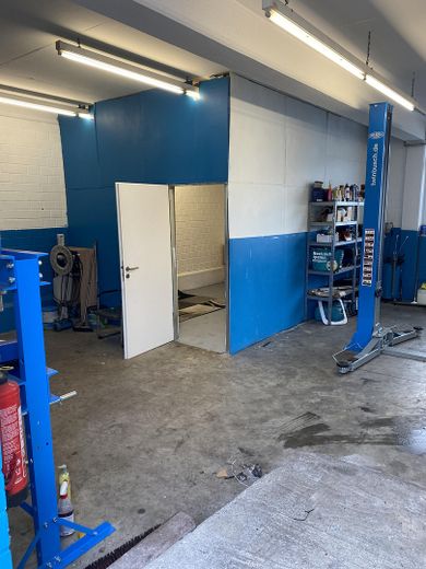 Voll ausgestattete KFZ-Werkstatt  Reifenservice in Hanau-Wolfgang zu vermieten – Foto 11