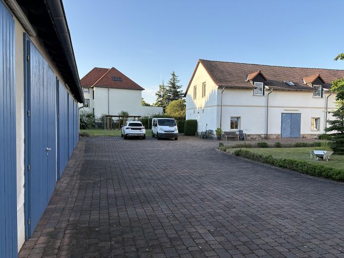 Innenhof und Haus 2