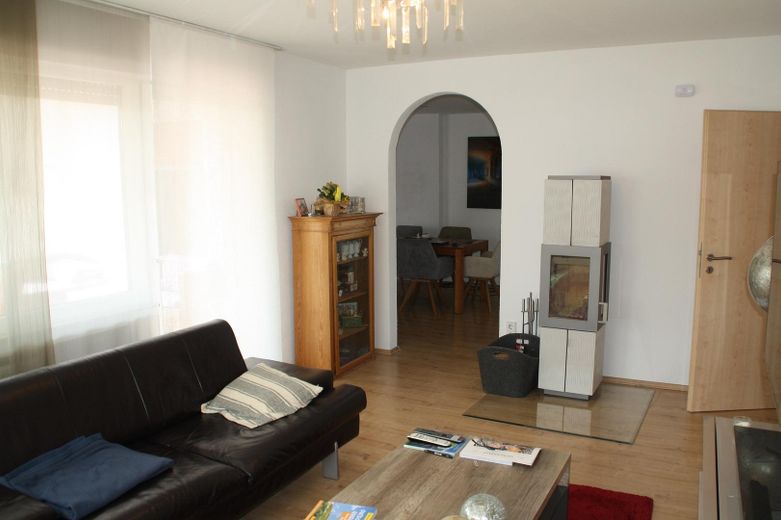 Wohnzimmer zum Esszimmer