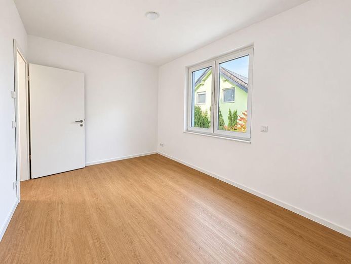 Appartamento per famiglie in un nuovo edificio! Appartamento di alta qualità con 4 locali e cucina componibile! Visita libera il 10.10.2026 – Schlafzimmer 3