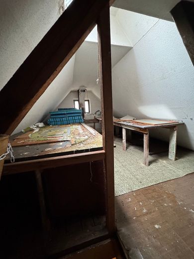 Gr. Einfamilienhaus in Wassernähe, Keller, Grün, 2 getrennte Wohnungen möglich. – Foto 8