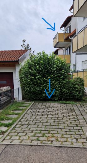 Attraente appartamento mansardato con balcone, posto auto e soffitta aggiuntiva – Stellplatz + Balkon