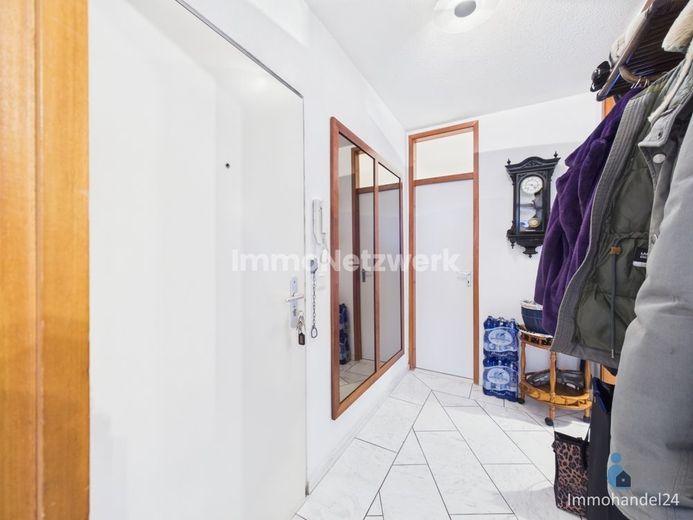 NEU***78 m² große, schicke ETW in TOPLAGE mit Balkon und TG Stellplatz***NEU – Flur I