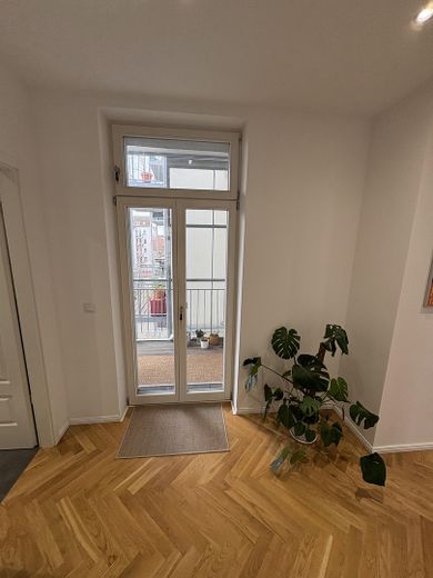 Apartamento de 3 habitaciones recién reformado, con cocina equipada de lujo y amplio balcón, en alquiler – Foto 8