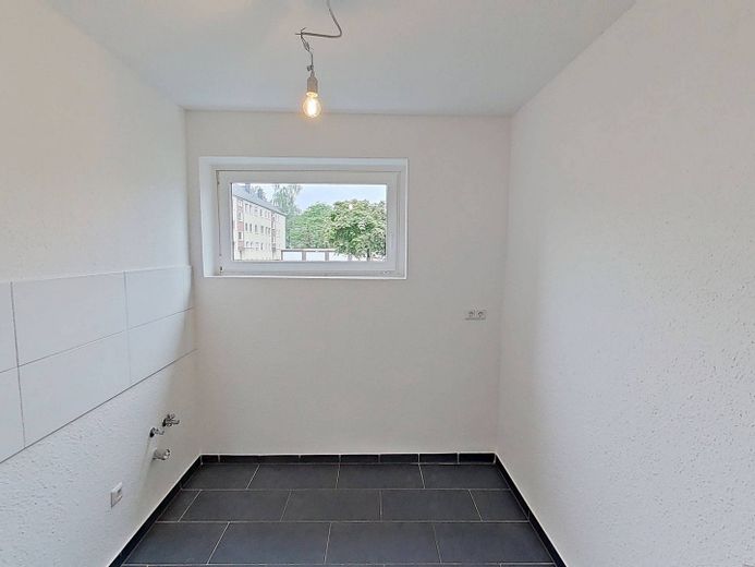 Große 2-Zimmer-Erdgeschosswohnung mit schönem BALKON – Küche