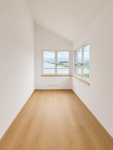 Casa unifamiliare indipendente in una posizione speciale ai margini dei campi, con ampie superfici terrazzate – Gestaltungsvorschlag Büro
