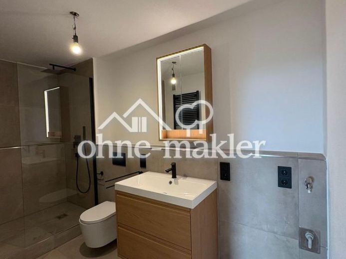 Première occupation après rénovation complète : appartement lumineux de 3,5 pièces avec 2 balcons, cuisine équipée et garage en sous-sol – Photo 1