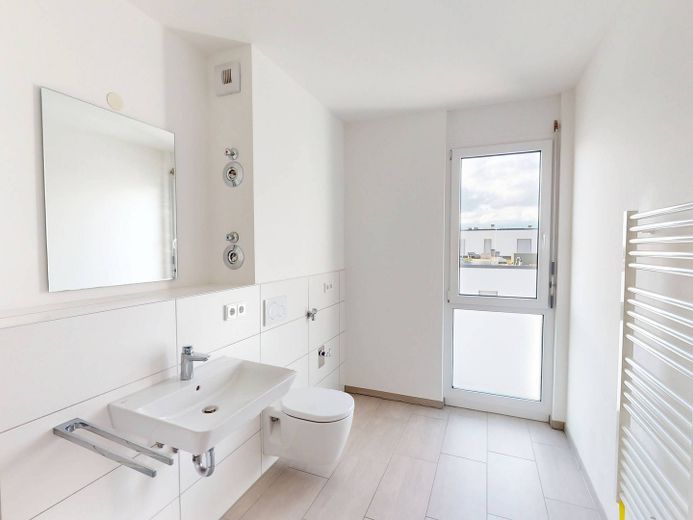 Ampio appartamento di 3 locali con cucina componibile e spaziosa terrazza panoramica nel quartiere FRANKLIN – Ansicht I: Bad