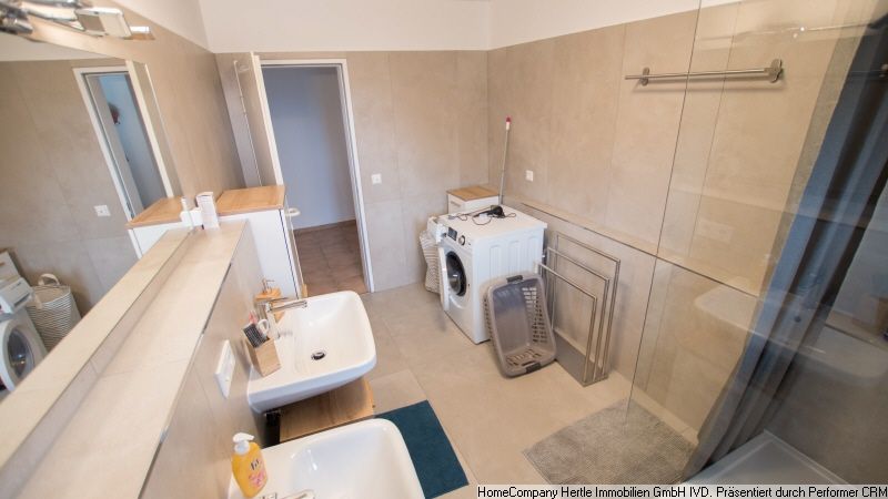 Renovierte Maisonette mit angenehmer Möblierung und großer Terrasse sowie 2 Balkone für 3-12 Monate in Kirchzarten-Burg – e5050e7d74c08e09c437c3ac3e9315c1a7e1fcdd.jpg
