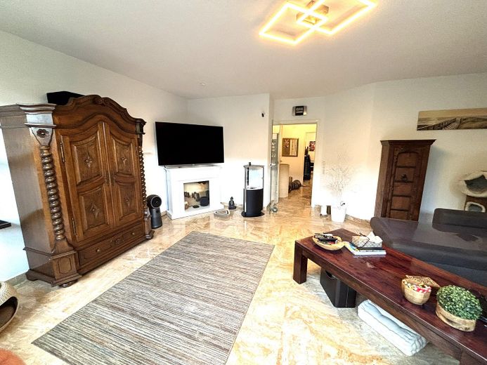 --> 4 ZK2B2B - Maisonette - wie ein Haus - in ruhiger Süd-West-Wohnlage – Wohnzimmer