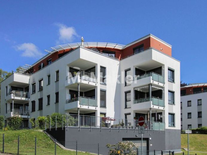 Exklusive 3-Zi.-Wohnung mit Tiefgarage, Balkon & hochwertiger Ausstattung – Foto 1