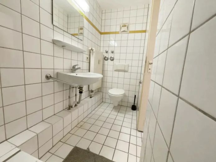 Top Lage in Ehrenfeld - Möblierte, exklusive 1-Zimmer-Wohnung – Badezimmer