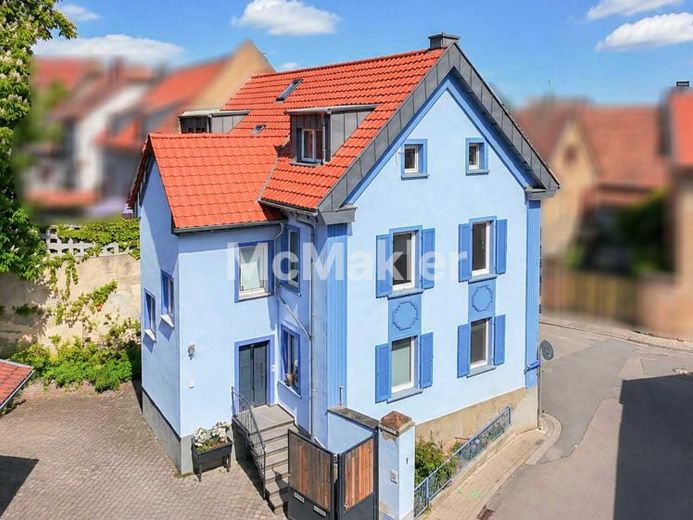 Bodenheim’in mavi evi – zaten kapsamlı bir şekilde yenilenmiş! Tadilat yapmak yerine yerleşmek isteyenler için – Fotoğraf 1