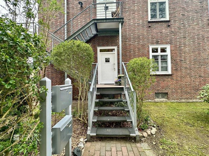 Top Eigentumswohnung mit Garten und eigenem Eingang in Stade Ottenbeck – Eingangsbereich