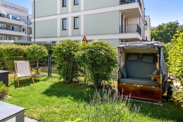Stilvoll Wohnen in Zehlendorf: 4-Zimmer-Maisonettewohnung, Hell und modern, mit Balkon und Garten