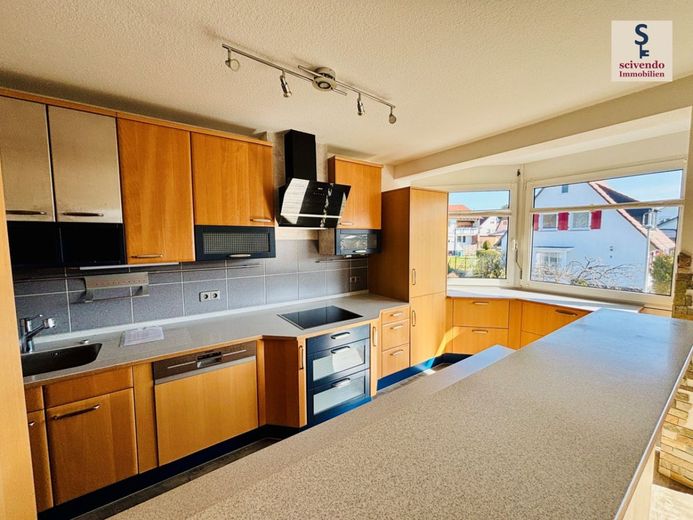 Gemütlich. Hell. 3-Zimmer. DG-Wohnung. Nähe-KA/PF. – Küche