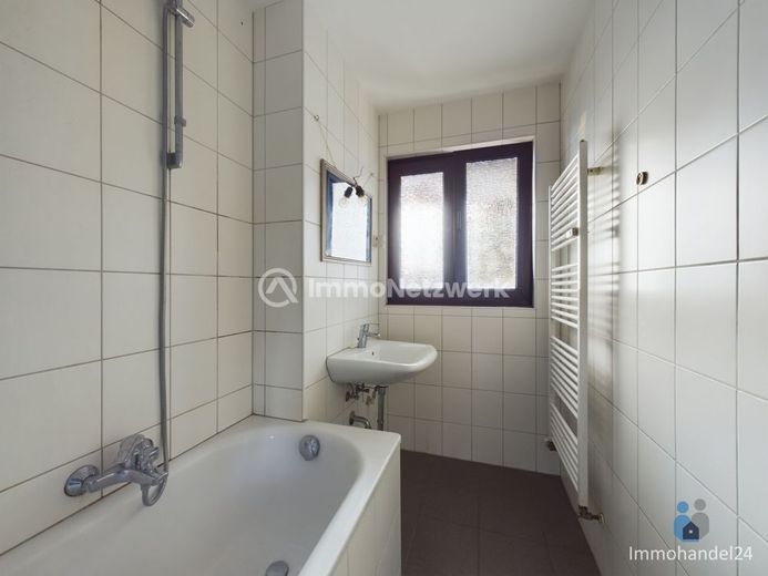 ***großzügige Altbauwohnung in toller Lage von Köln Lindenthal mit Balkon*** – Bad
