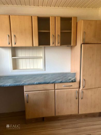 Einfach Mehr: Bungalow mit ELW. Garage, Süd-Loggia-Terrasse. Wohnreserve. Ruhige Wohnlage. Frei. – EG: Küche mit EBK