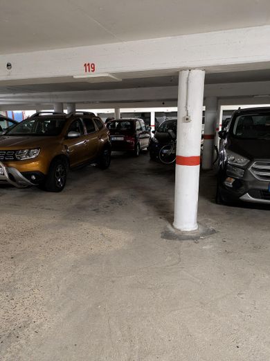 Tiefgaragenstellplatz