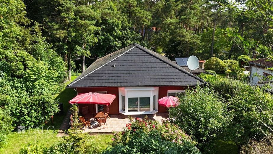 Hausansicht Front Gartenseite