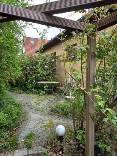 Sitzmöglichkeit vor dem Haus